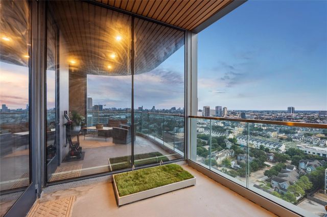 1711 Allen Parkway 1903, Houston, TX 77019