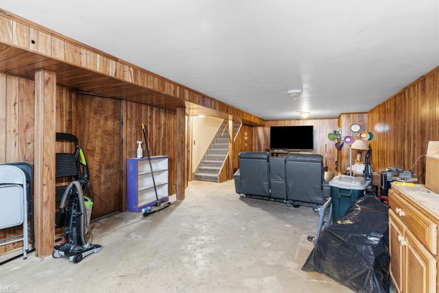 4271 W Highland Road, Milford, MI 48380