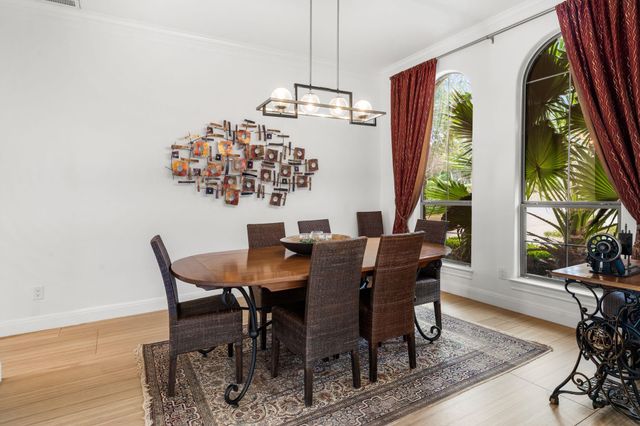 2024 University Club DR, Austin, TX 78732