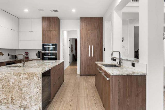 2024 University Club DR, Austin, TX 78732