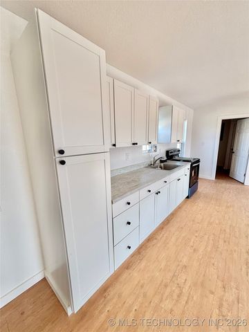 619 S 3rd Avenue A, Warner, OK 74469