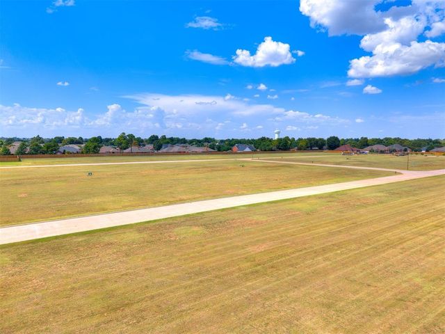 3516 Redbud Drive, Chickasha, OK 73018