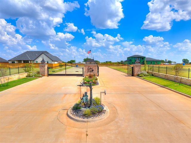 3516 Redbud Drive, Chickasha, OK 73018