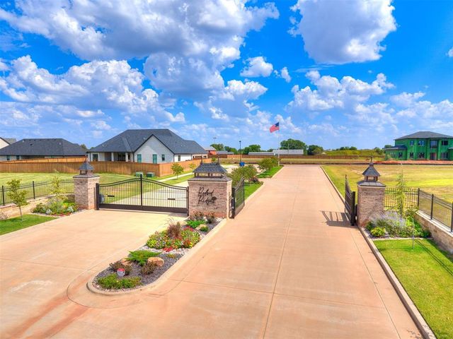 3516 Redbud Drive, Chickasha, OK 73018