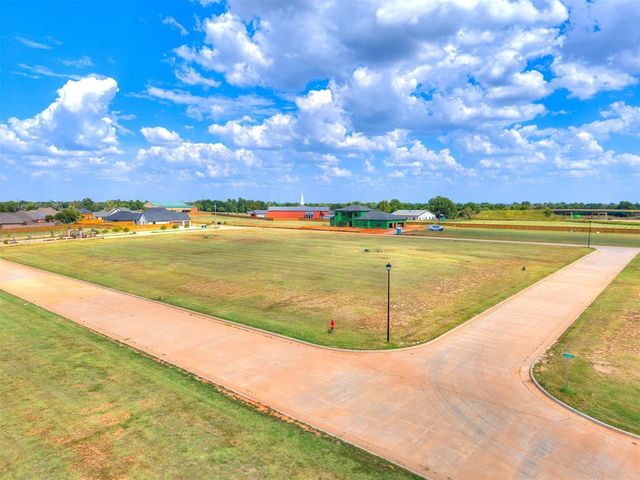 3516 Redbud Drive, Chickasha, OK 73018