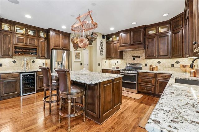 871 Clearview Drive, Lansing, KS 66043