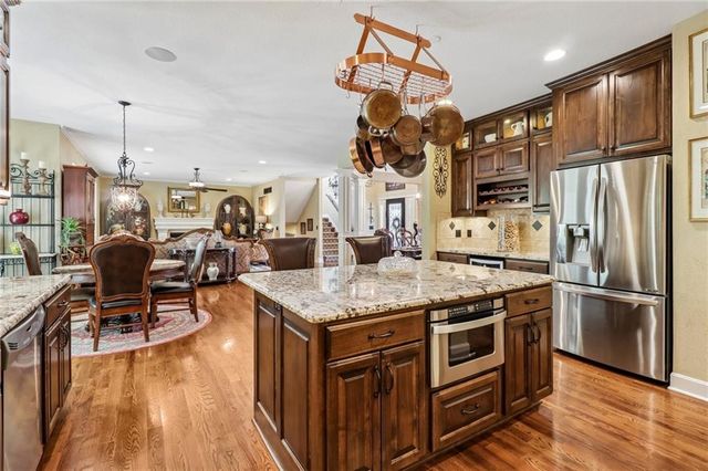871 Clearview Drive, Lansing, KS 66043