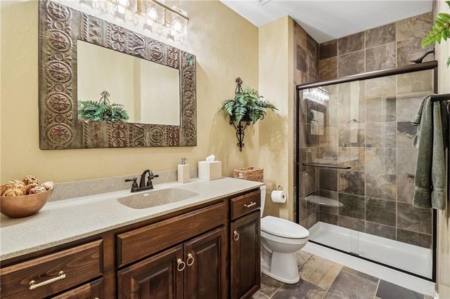 871 Clearview Drive, Lansing, KS 66043