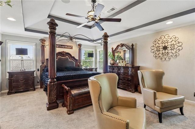 871 Clearview Drive, Lansing, KS 66043