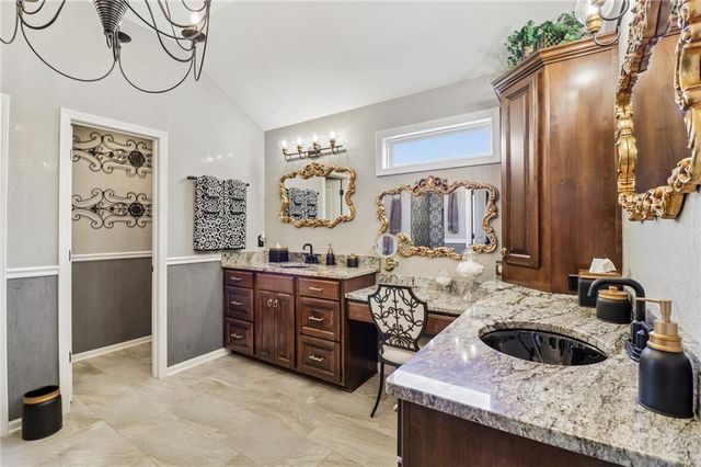 871 Clearview Drive, Lansing, KS 66043