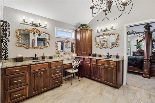 871 Clearview Drive, Lansing, KS 66043