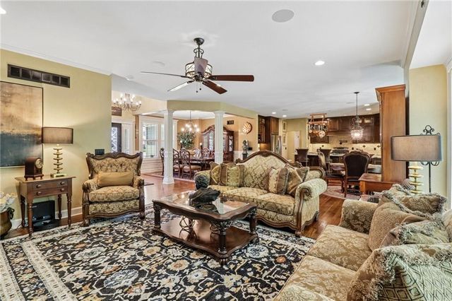 871 Clearview Drive, Lansing, KS 66043