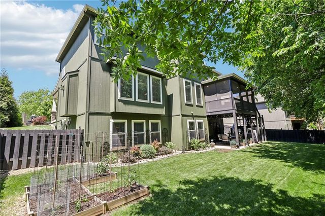 871 Clearview Drive, Lansing, KS 66043
