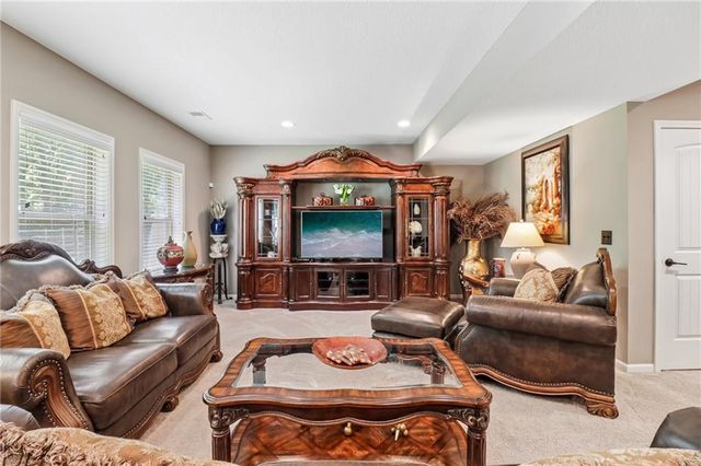 871 Clearview Drive, Lansing, KS 66043