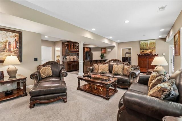 871 Clearview Drive, Lansing, KS 66043