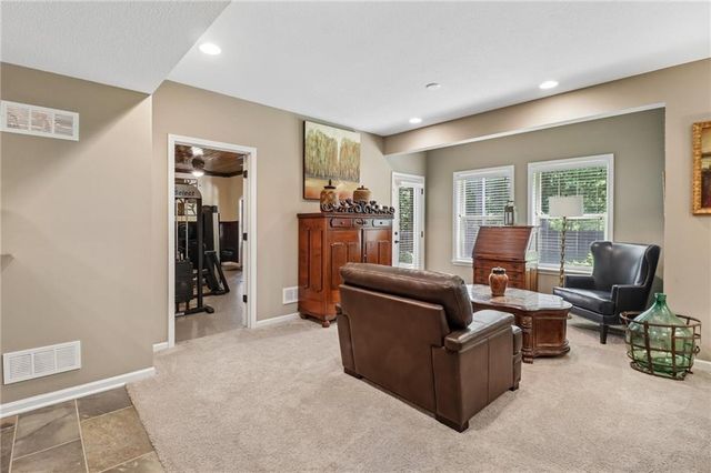 871 Clearview Drive, Lansing, KS 66043