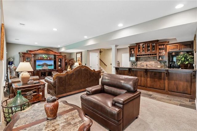 871 Clearview Drive, Lansing, KS 66043