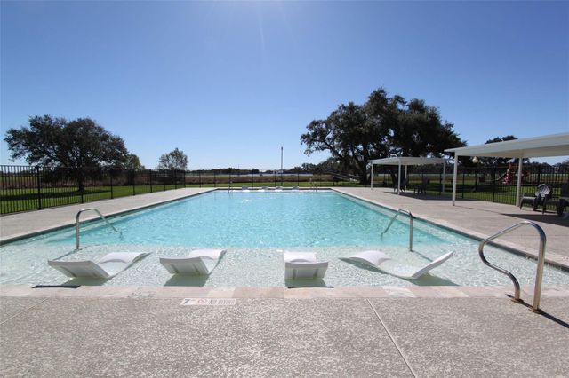 1126 Bronco Trail, Angleton, TX 77515