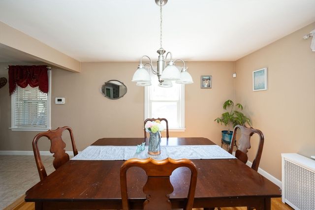 37 Maple St, West Boylston, MA 01583