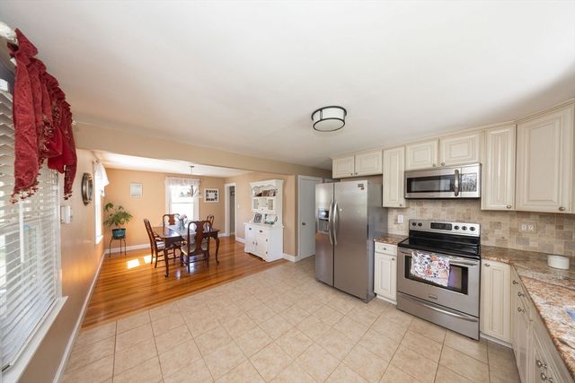 37 Maple St, West Boylston, MA 01583