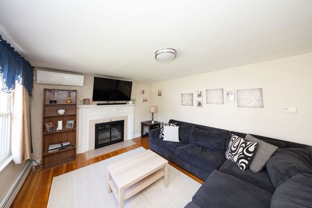 37 Maple St, West Boylston, MA 01583