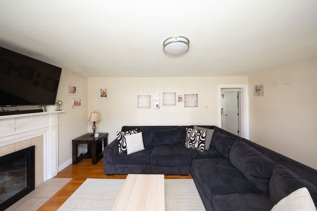 37 Maple St, West Boylston, MA 01583