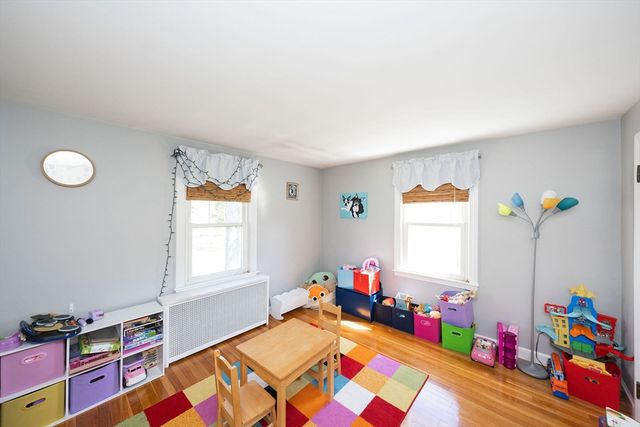 37 Maple St, West Boylston, MA 01583