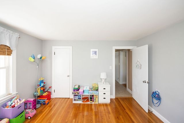 37 Maple St, West Boylston, MA 01583