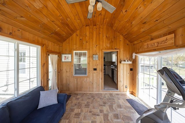 37 Maple St, West Boylston, MA 01583