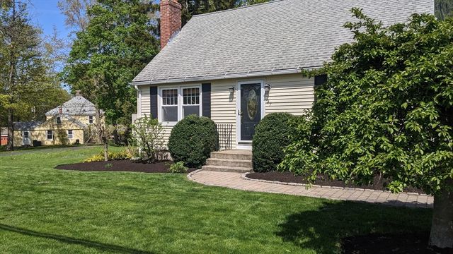 37 Maple St, West Boylston, MA 01583