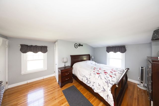 37 Maple St, West Boylston, MA 01583