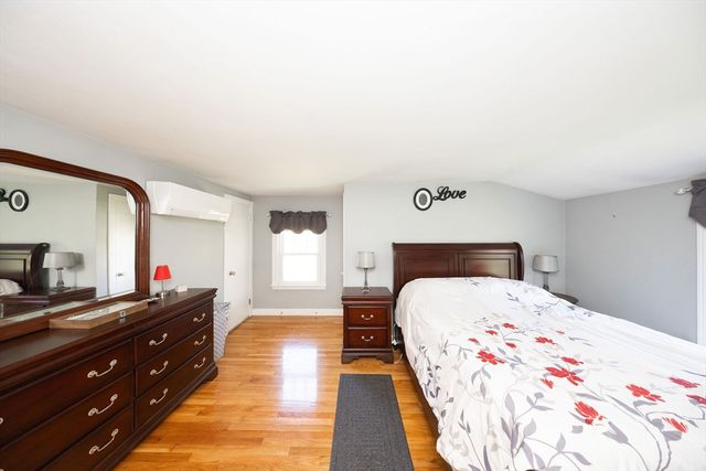 37 Maple St, West Boylston, MA 01583