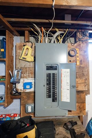 37 Maple St, West Boylston, MA 01583