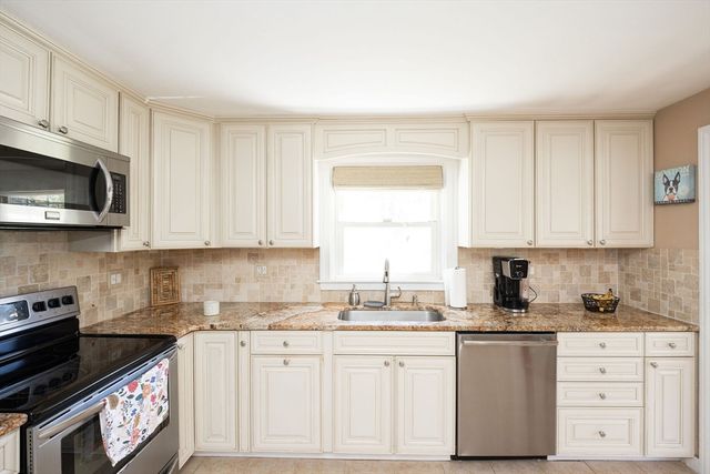 37 Maple St, West Boylston, MA 01583