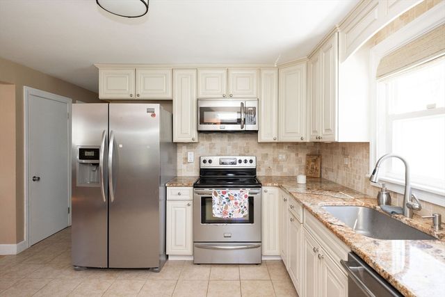 37 Maple St, West Boylston, MA 01583