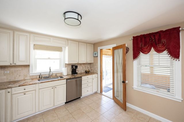 37 Maple St, West Boylston, MA 01583