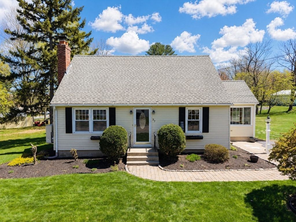 37 Maple St, West Boylston, MA 01583
