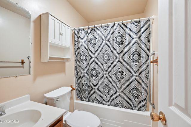 847 5th Avenue, Troy, NY 12182