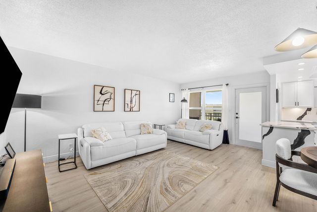 806 SE 7TH Street 408, Deerfield Beach, FL 33441
