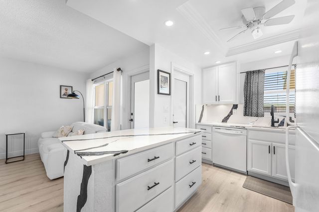 806 SE 7TH Street 408, Deerfield Beach, FL 33441