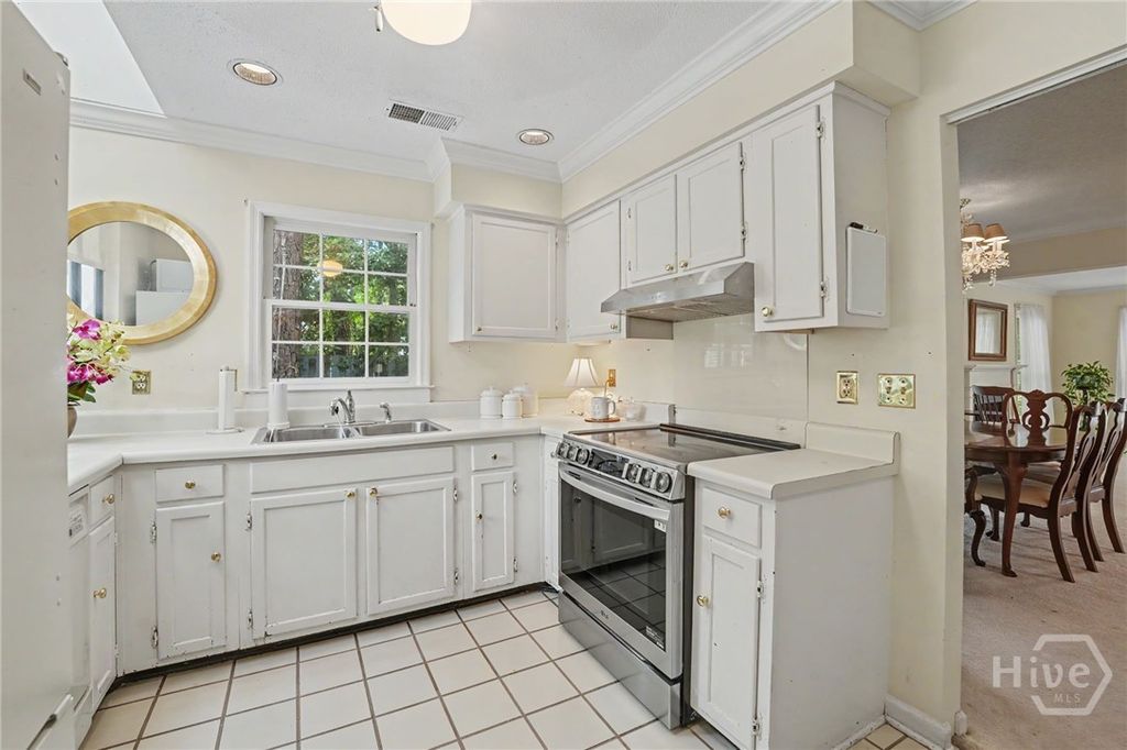 Image 21 of property listing at 5 Bundy Park, Savannah, GA 31406