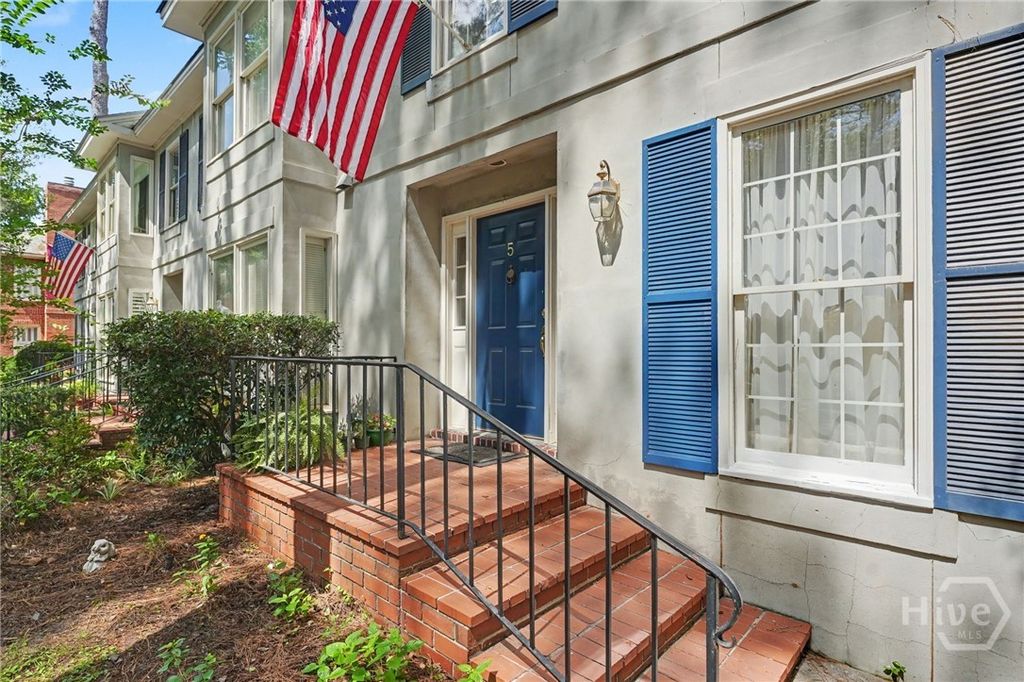 Image 6 of property listing at 5 Bundy Park, Savannah, GA 31406