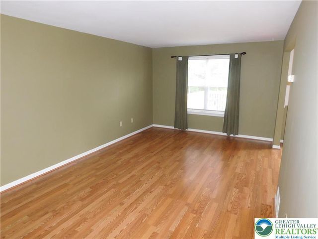 12 Freedom Terrace, Palmer Twp, PA 18045