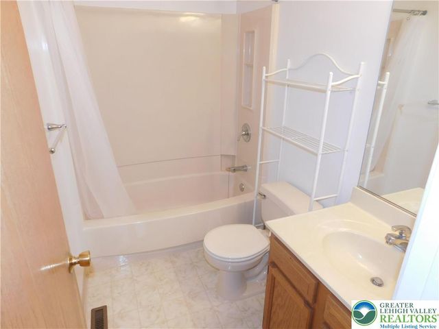 12 Freedom Terrace, Palmer Twp, PA 18045