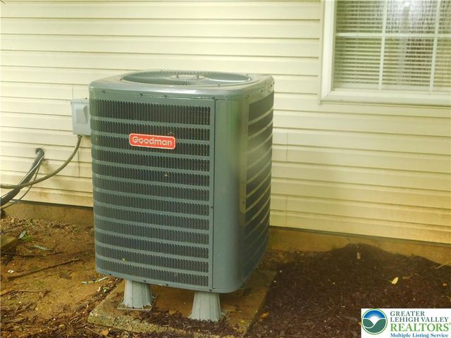 12 Freedom Terrace, Palmer Twp, PA 18045