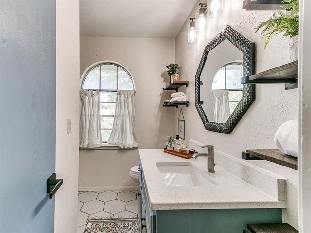 2202 Louise Lane, Norman, OK 73071