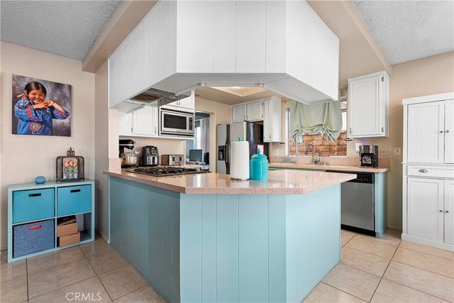 2047 Westminster, Palmdale, CA 93550