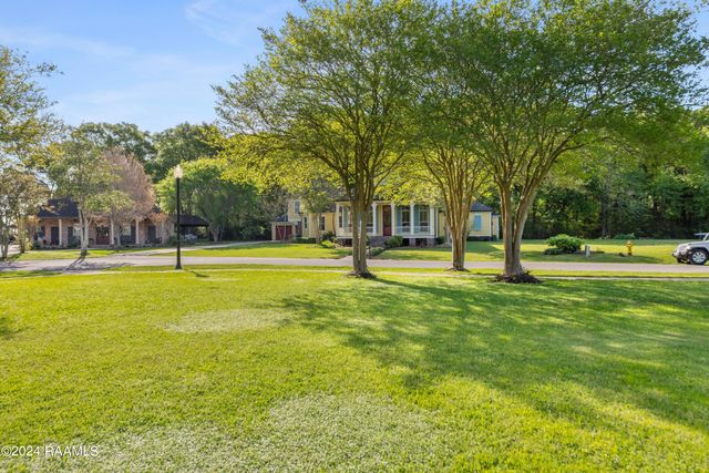 529 Rue La Belle, Breaux Bridge, LA 70517