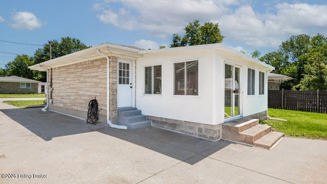 124 Harpers Ferry Rd, Louisville, KY 40214