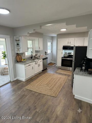 124 Harpers Ferry Rd, Louisville, KY 40214